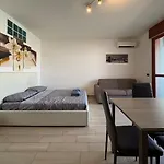 Aprilia Breeze, Piscina E Magnifica Vista Sul Porto Apartman *
