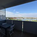Aprilia Breeze, Piscina E Magnifica Vista Sul Porto * Aprilia Marittima