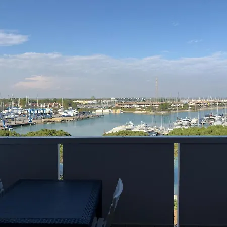 Apartment Aprilia Breeze, Piscina E Magnifica Vista Sul Porto Aprilia Marittima